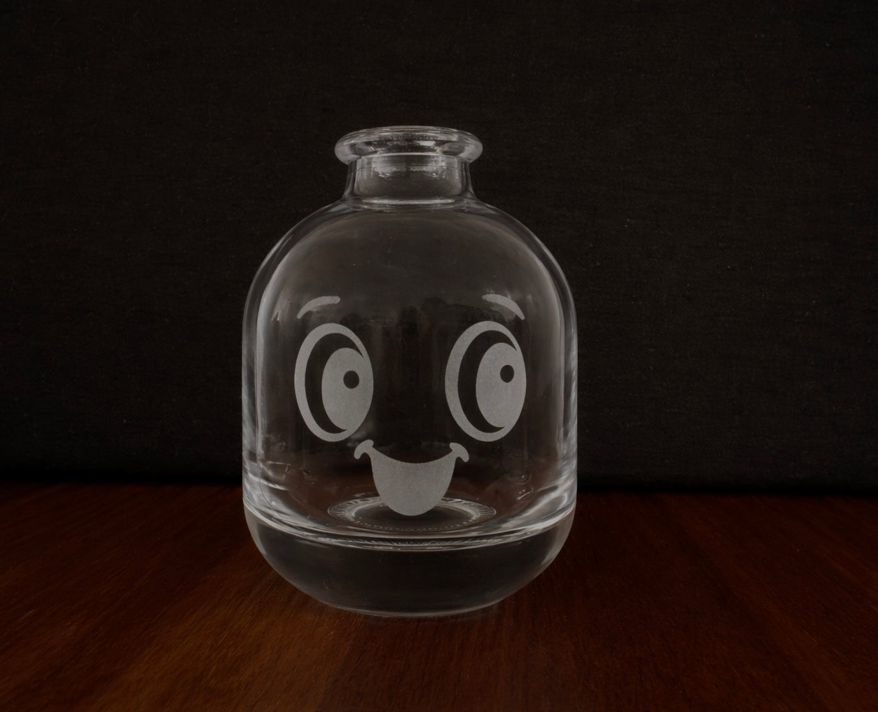 rundliche Vase mit Gesicht